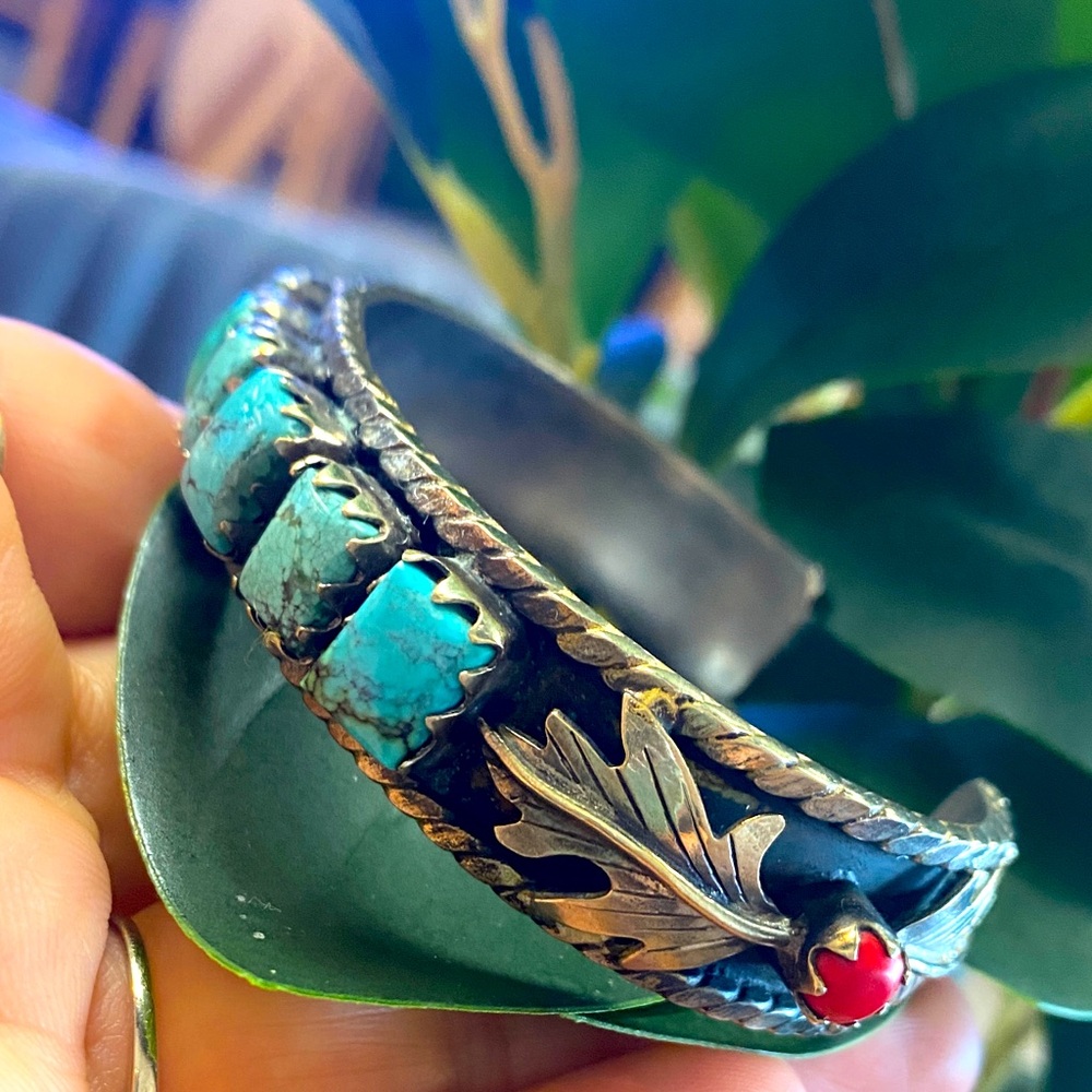 💙❤️❤️‍🔥🌸🌺THE BEST Zuni  'STEPPING STONE 
SILVER CORAL BRACELET